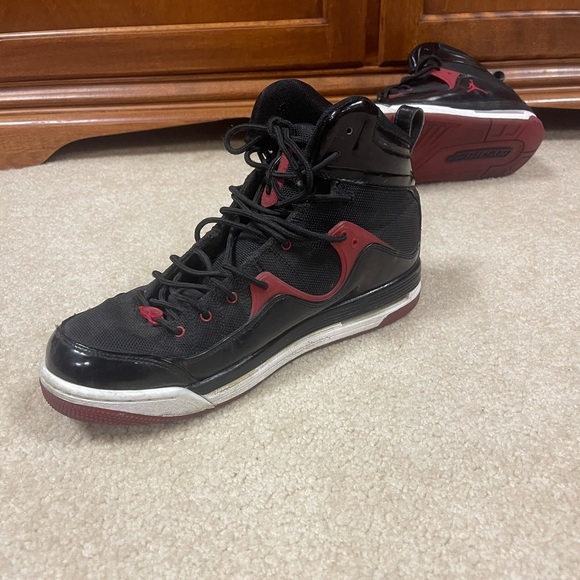 size 9 red and black Jordan high top basketball shoes main image 7
